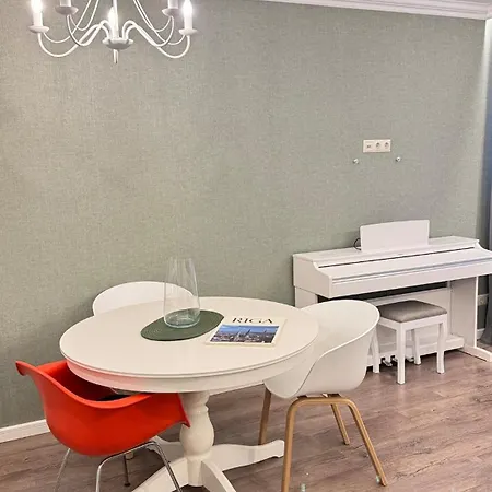 Quiet And Cozy In Apartment *